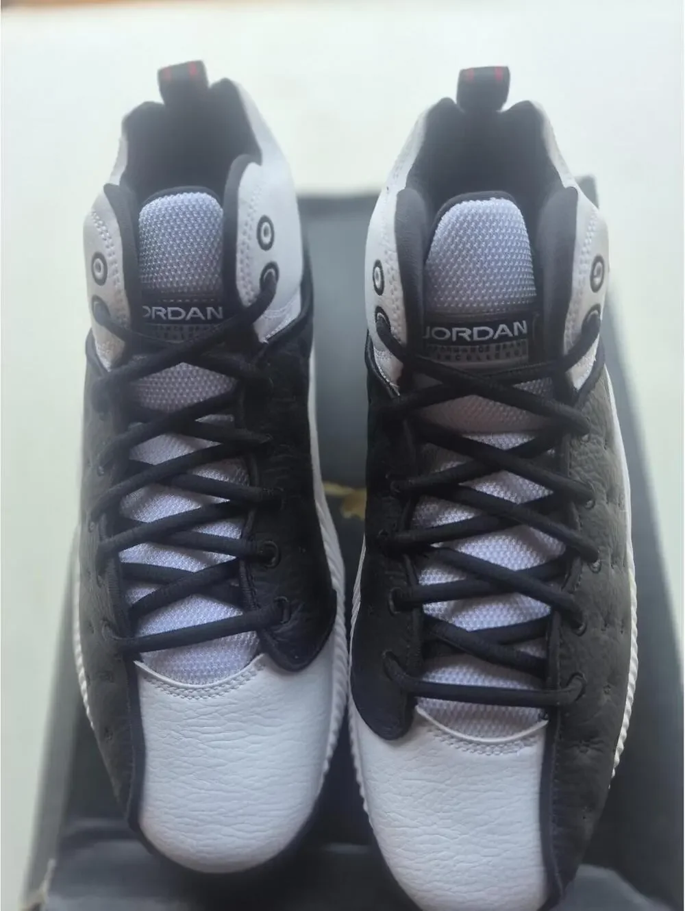 Jordan Jumpman Team 2 White Black Size 8.5 New in Box